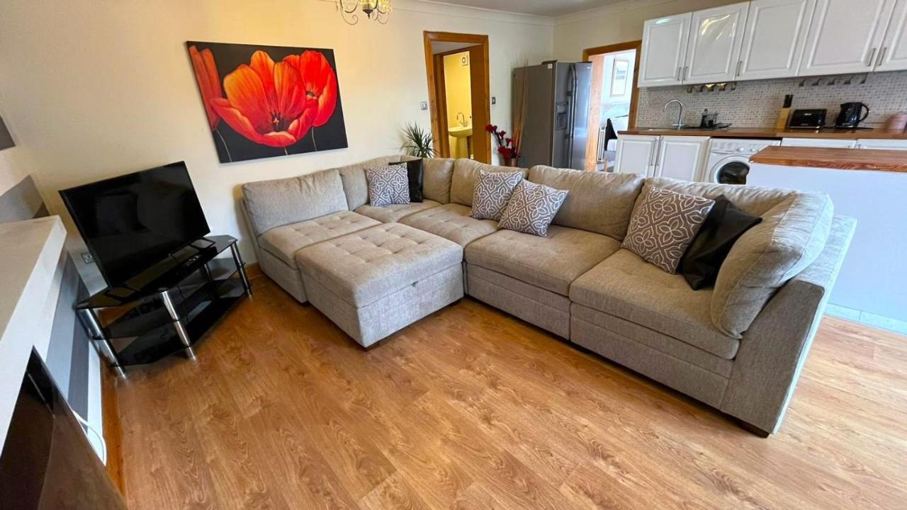 Elegant 2 Bedroom Chalet เอดินบะระ ภายนอก รูปภาพ