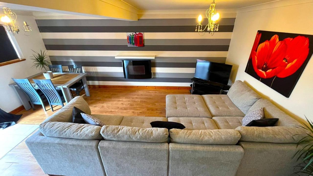 Elegant 2 Bedroom Chalet เอดินบะระ ภายนอก รูปภาพ