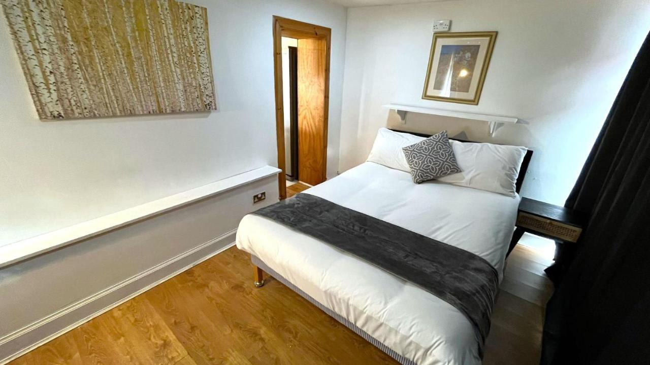 Elegant 2 Bedroom Chalet เอดินบะระ ภายนอก รูปภาพ